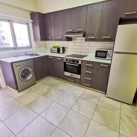 Beach-a-holic Apartment, 2 Min Distance From Marina * Λάρνακα